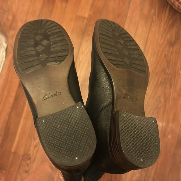 CLARKS NARRATIVE "MARIELLA BUSBY" BLACk LEATHER ANKLE BOOTS - Picture 6 of 6